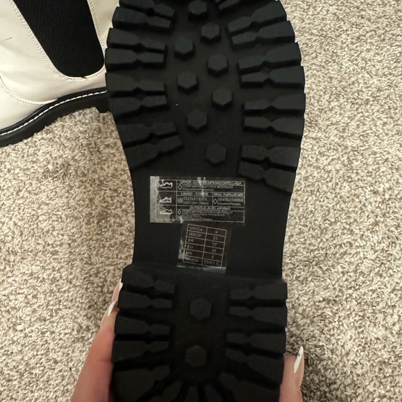 Boots - Picture 4 of 5